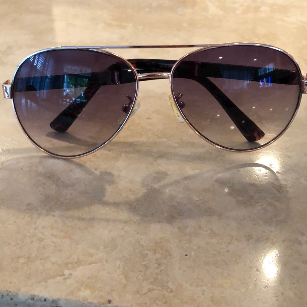 Vince Camuto gold toned aviator sunglasses